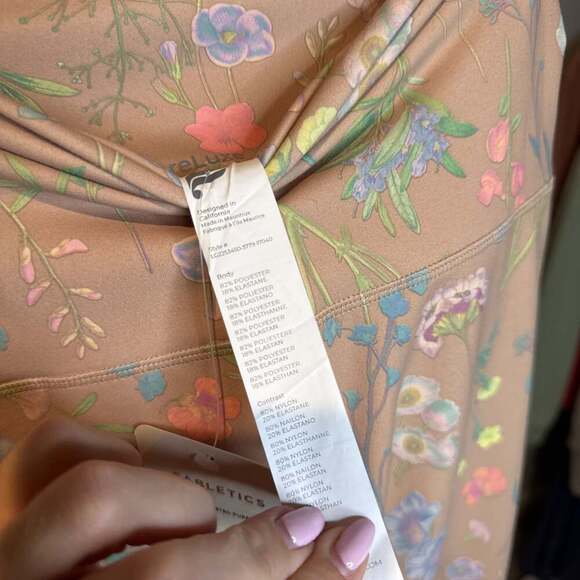 NWT Fabletics  High-Waisted 7/8 Leggings in Peach Abstract Floral size M - Picture 3 of 3